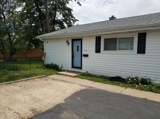 614 Saint Johns Rd, Woodstock, IL 60098
