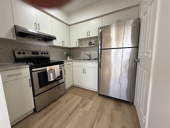 4th image of 8860 SW 32nd St
