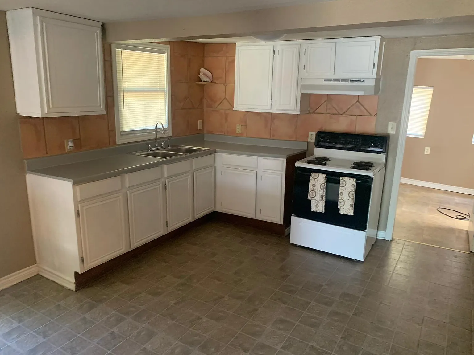 2 bed, 1030 sqft, $950 — Photo 4