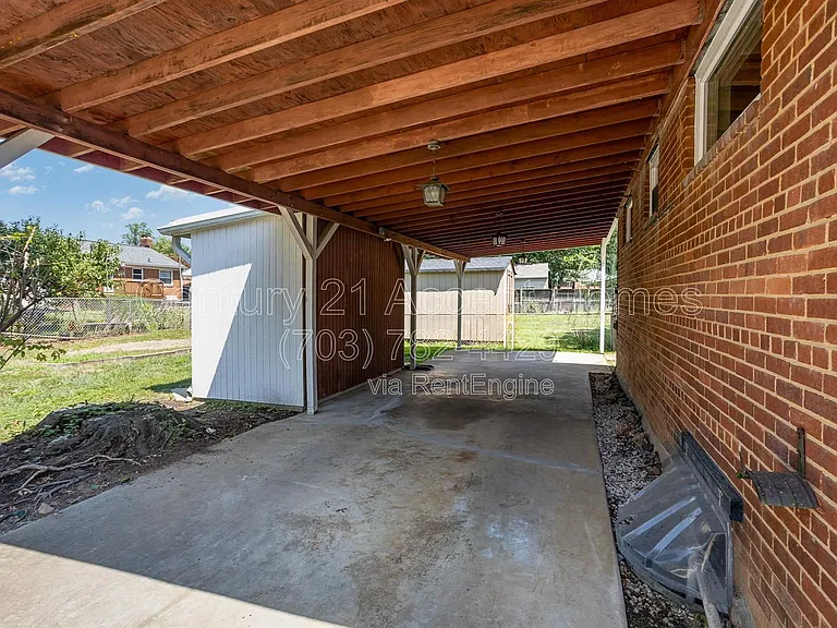 3233 Holly Hill Dr — Photo 33