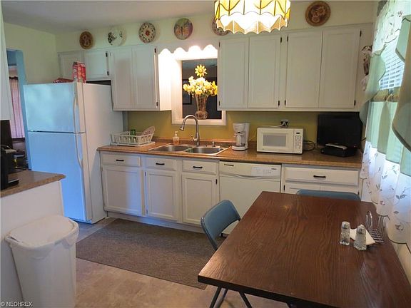 3rd image of 10896 Howard Dr