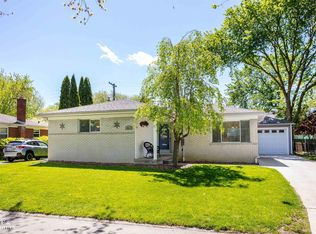 867 Grosse Pointe Ct, Grosse Pointe, MI 48230