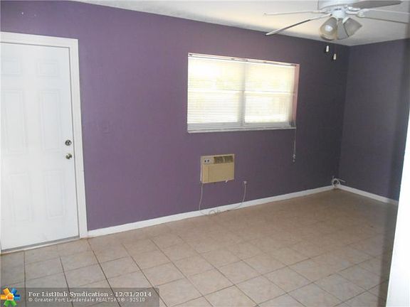 5th image of 210 NW 17th Ct