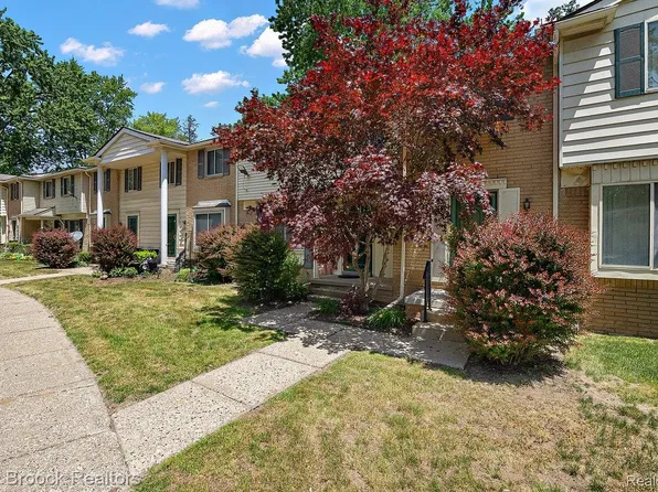 23656 Lahser Rd, Southfield, MI 48033
