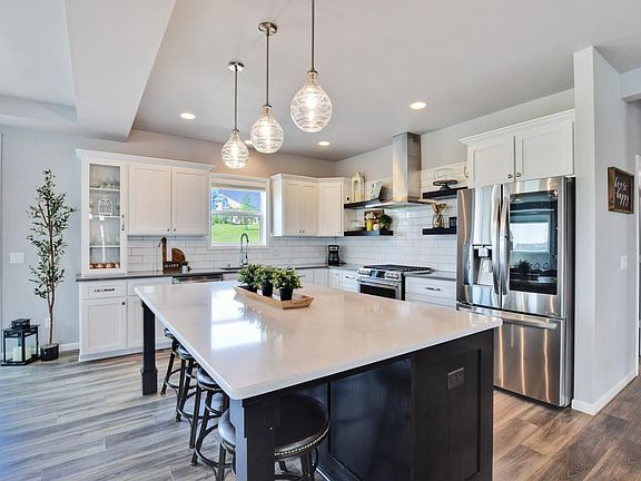 3rd image of 5190 Lodgecliffe Ln