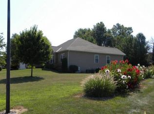 2818 Hayfield Ln, Quincy, IL 62301