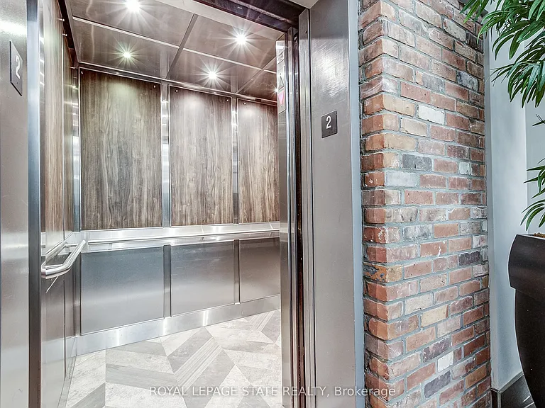 80 King William St #214 — Photo 23