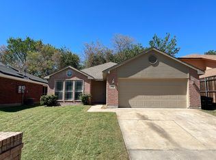 2812 Beaty Ct, Fort Worth, TX 76112