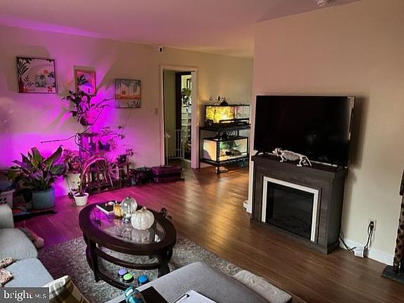 2nd image of 1950 Fairwood Ln