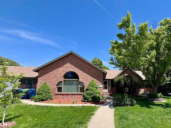 2nd image of 4611 N Regency Pl