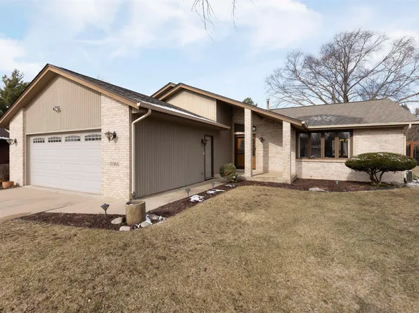 10966 China Berry Ln, Machesney Park, IL 61115