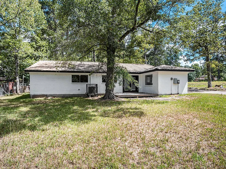 1702 Athens Dr — Photo 1