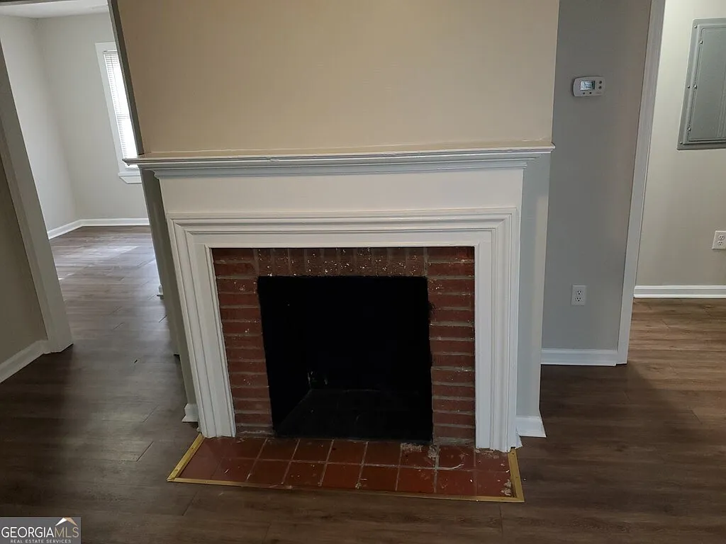2 bed, 1.0 bath, $895 — Photo 2