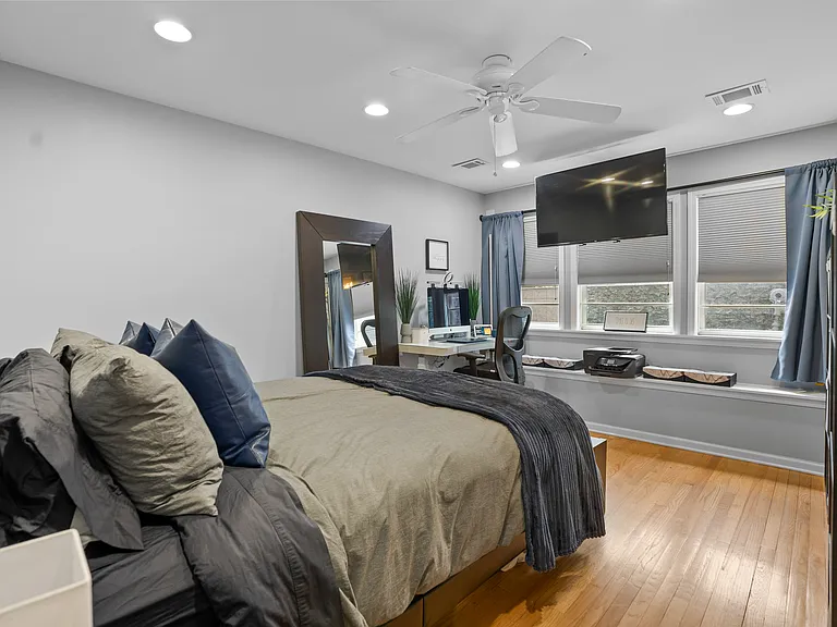1632 W Blackhawk St #1 — Photo 15