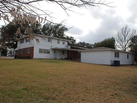 4th image of 1301 E Elm St