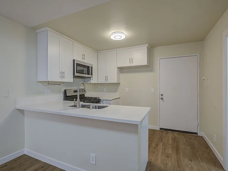 Hoover Street Residences — Photo 6