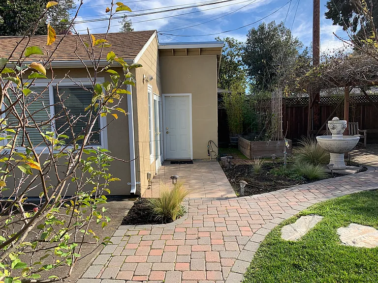 726 Marion Ave — Photo 2