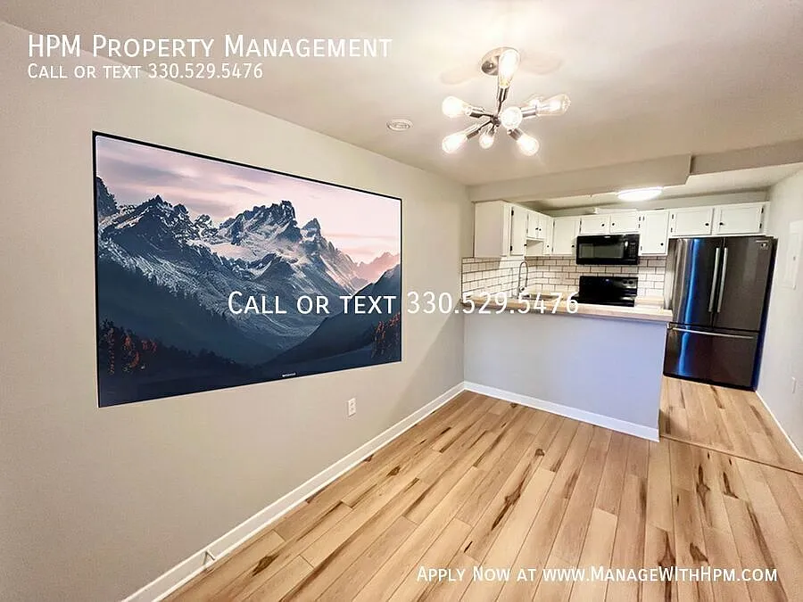 Building Photo - 1133 W 9th St #107