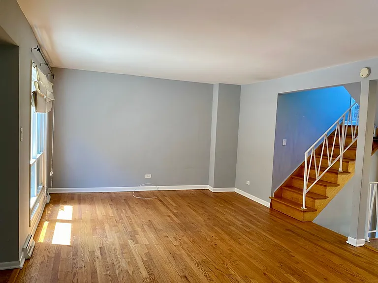 1056 Des Plaines Ave — Photo 9