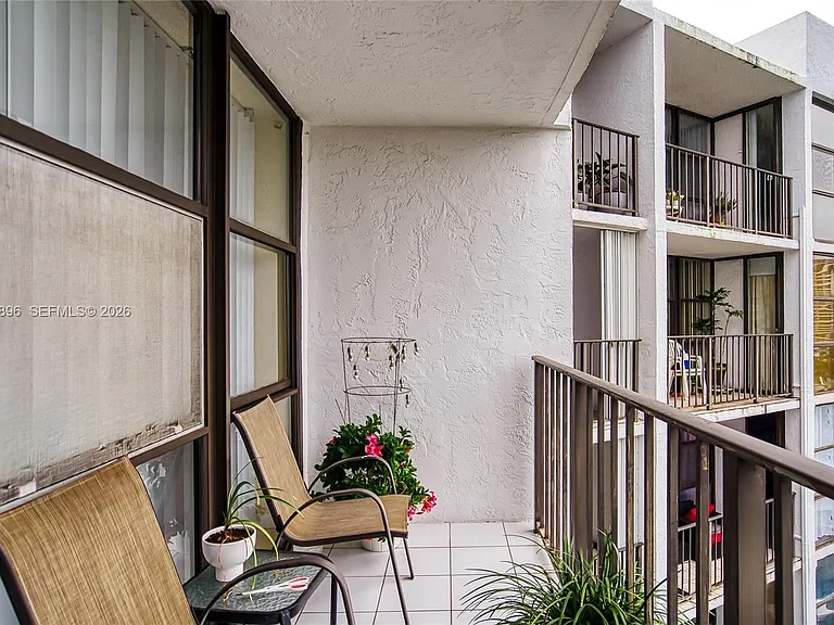 800 Parkview Dr #901 — Photo 30