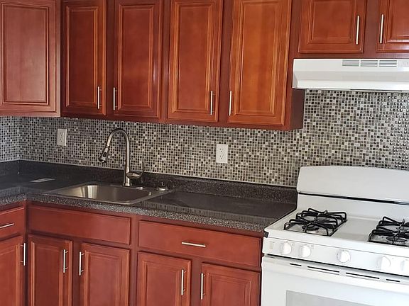 3rd image of 276 New Main St