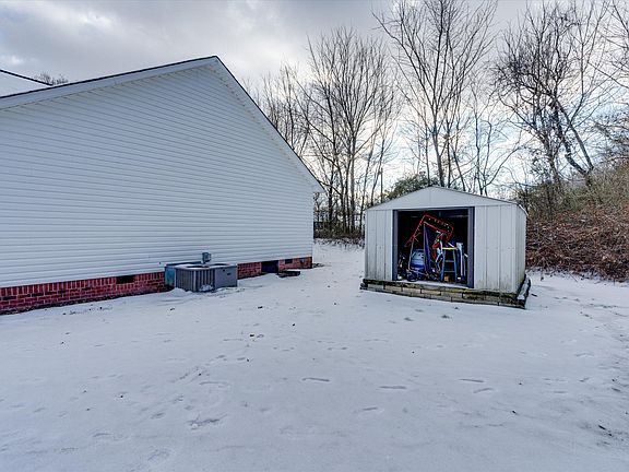 5th image of 255 Village West Dr