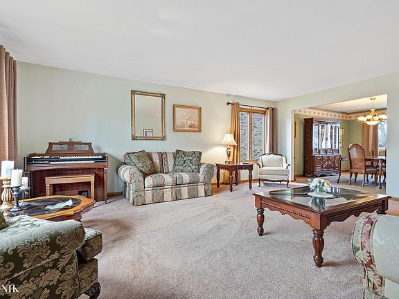 3rd image of 753 Plentywood Ln
