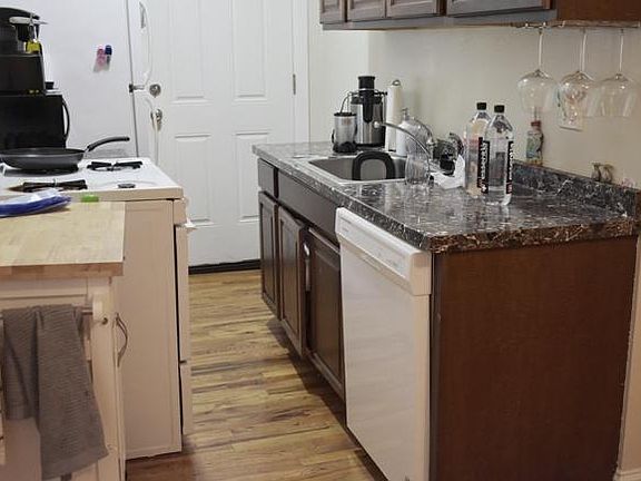 3rd image of 839 W Cornelia Ave #37.5-1S