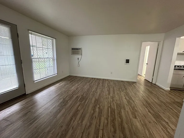 University Park Apartments near Cornell University — Photo 133