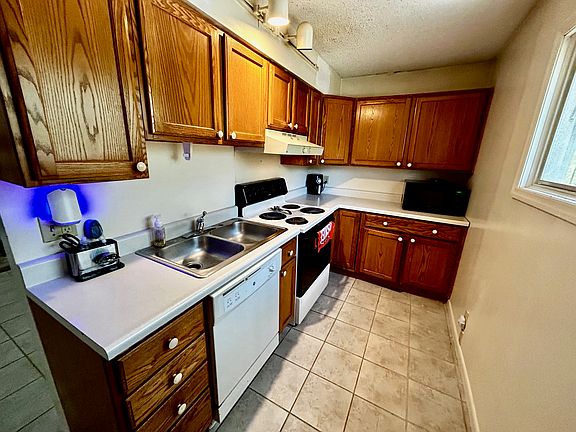 4th image of 302 Buena Vista Dr APT A