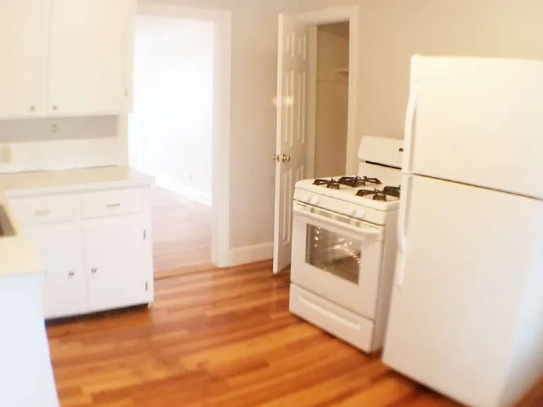 192 Holbrook Rd #4 — Photo 6