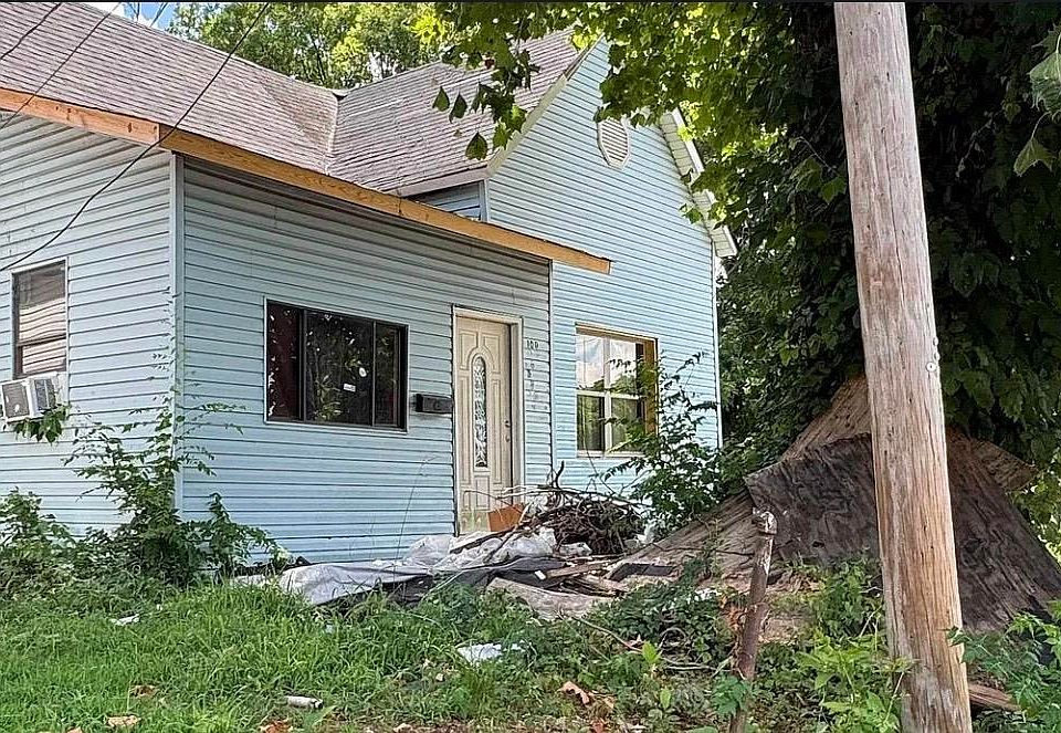 2nd image of 908 E Washington Ave