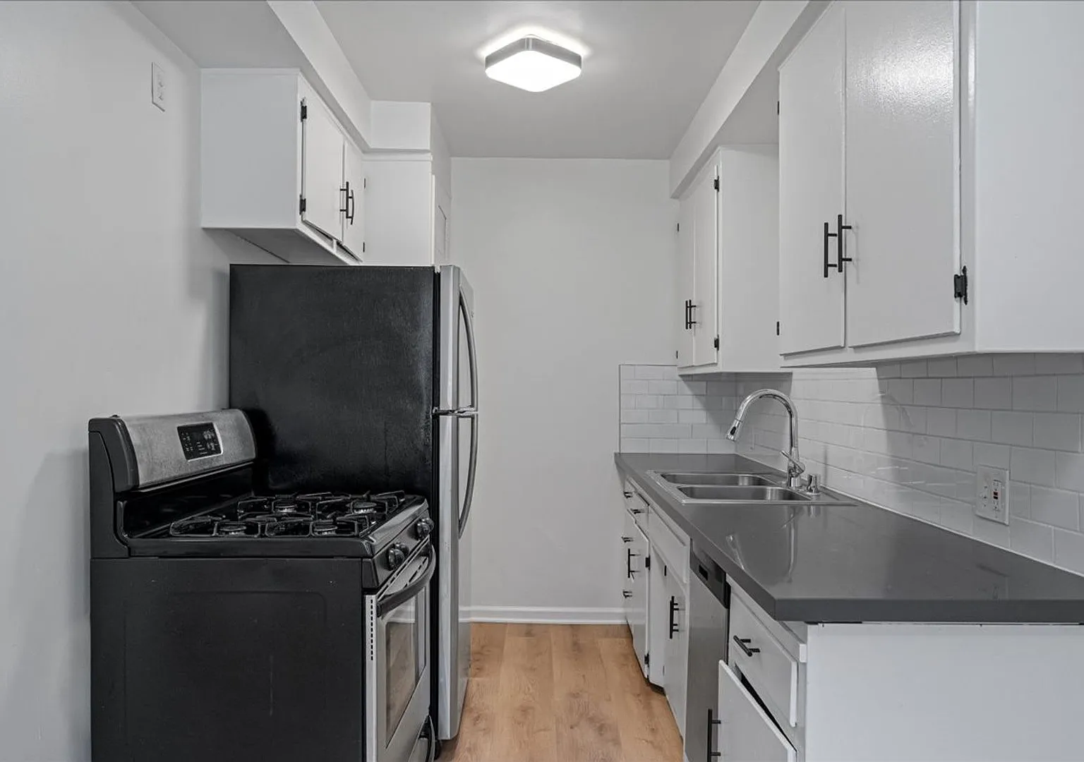 Beautiful Inglewood Apartment! — Photo 4