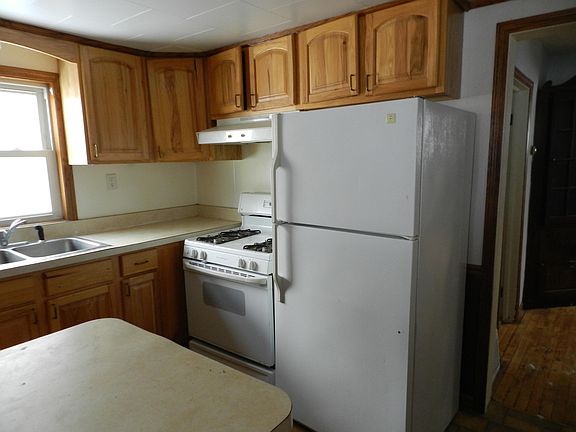 2nd image of 1000 Swinton St