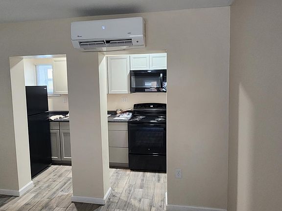 4th image of 24 N Kanawha St #2