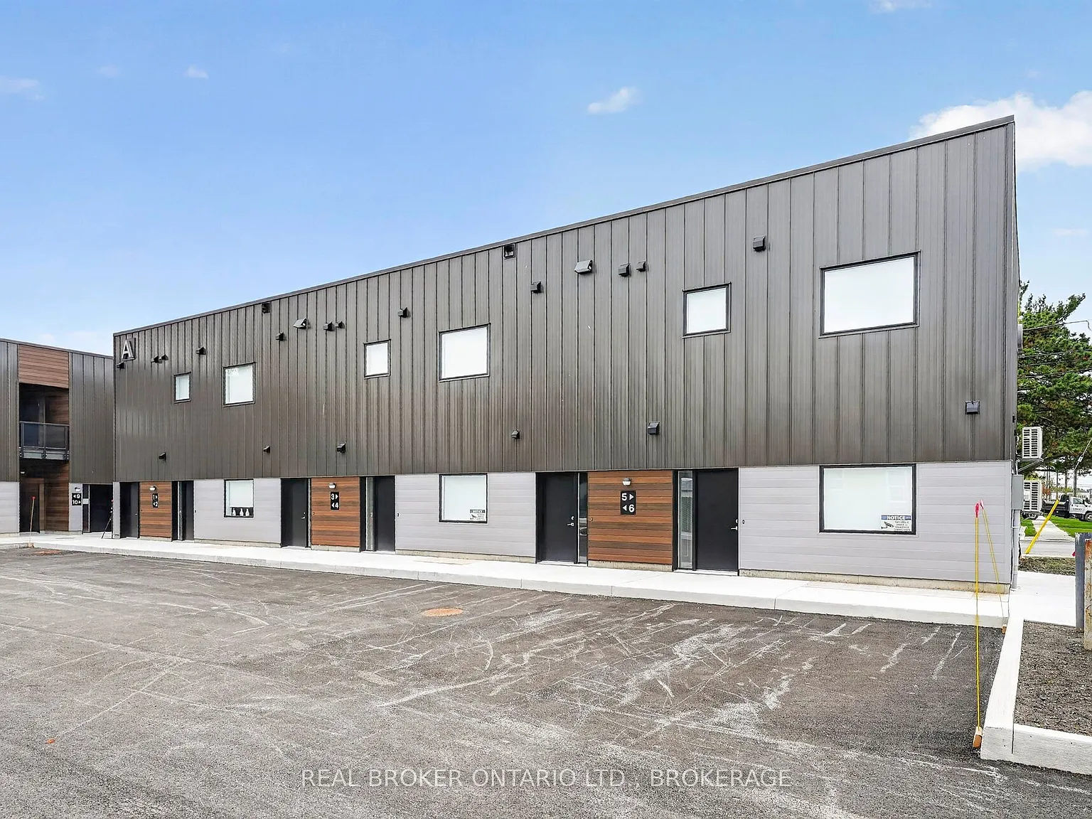 2 bed, $2,580 — Photo 1