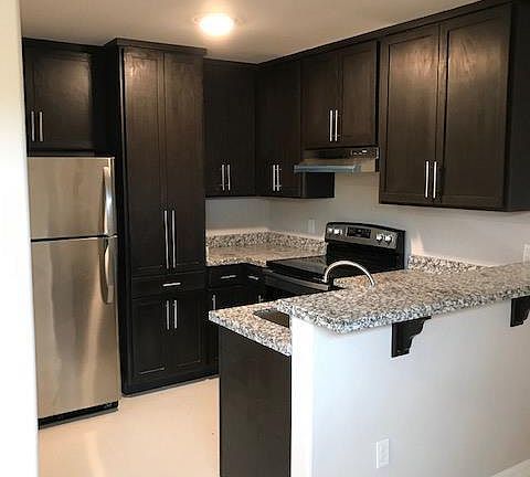 4th image of 567 W Jefferson St #D