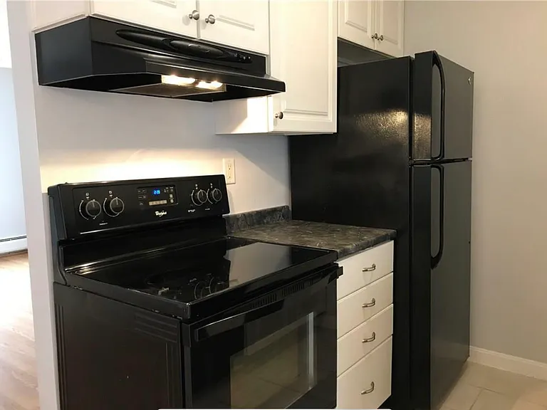 296 Meridian St #A — Photo 6