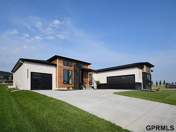 3rd image of 19013 Acorn Dr