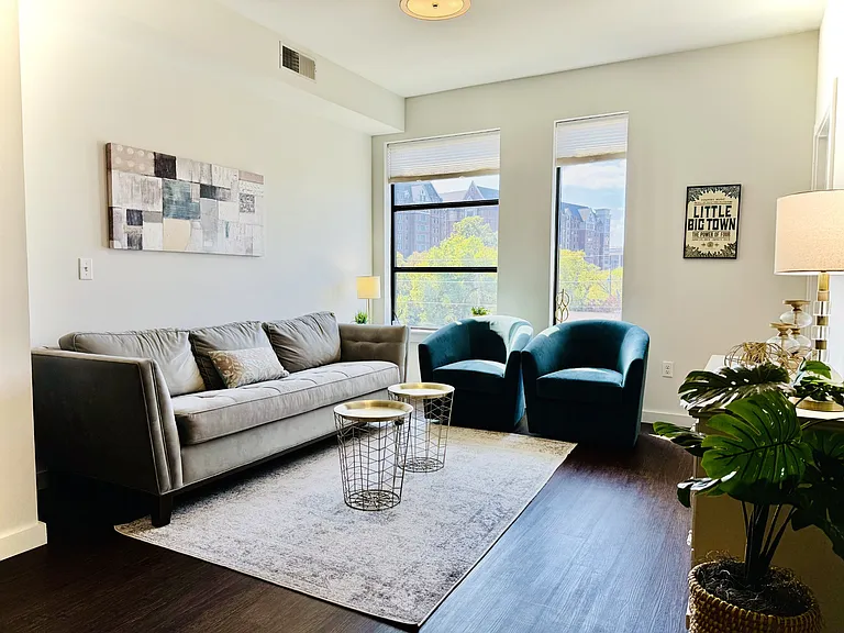 1900 12th Ave S #420 — Photo 2