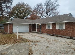 8714 Ford Ave, Raytown, MO 64138