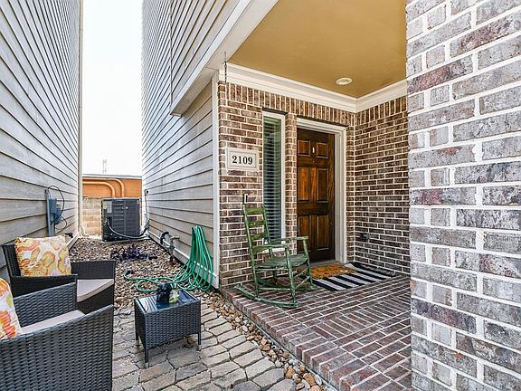 3rd image of 2109 Bidwell Dr