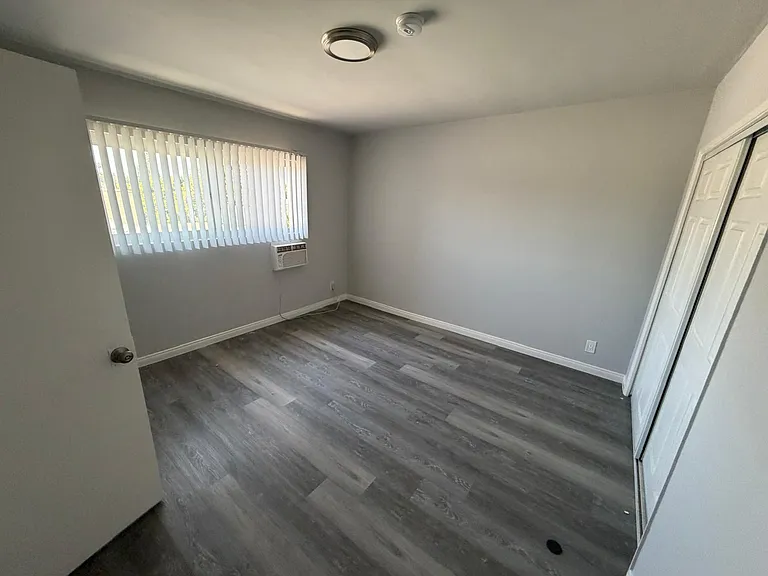 5738 Whitsett Ave. — Photo 11