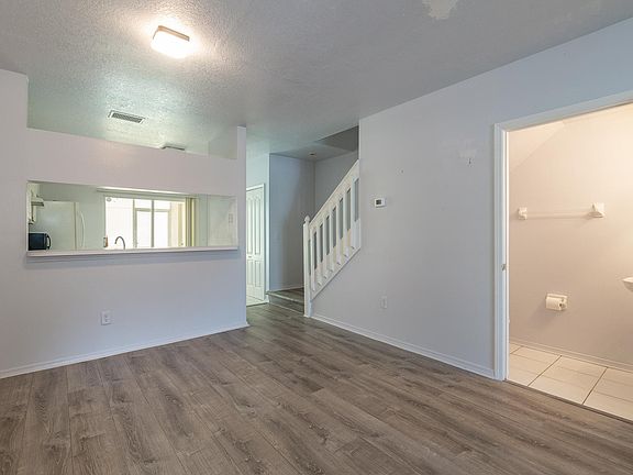 3rd image of 1314 Throckmorton Dr