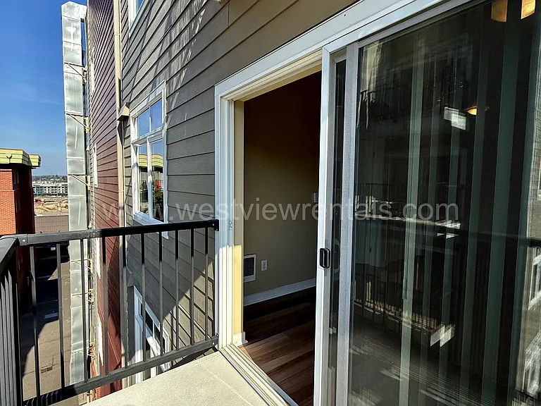 200 E Maple St — Photo 191