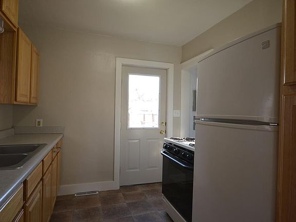 4th image of 212 S 31st St