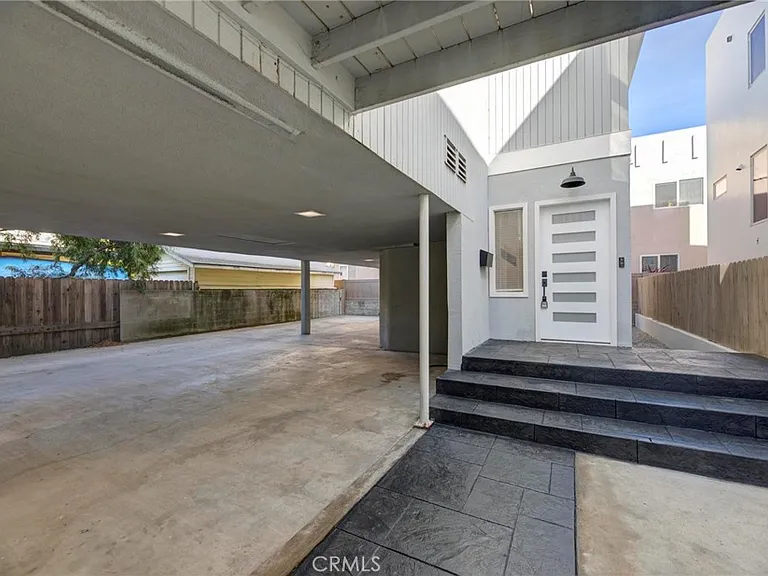 1090 Loma Dr — Photo 30