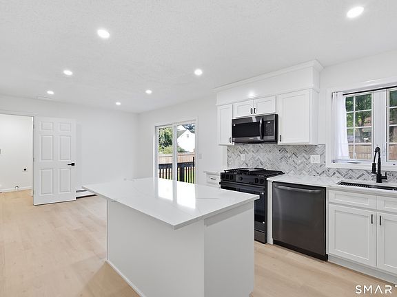 3rd image of 70 Victoria Court