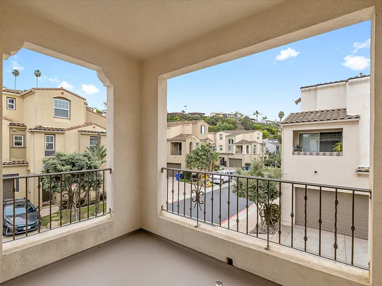 Costa Pointe Luxury 3-4 Bedroom Townhomes — Photo 21