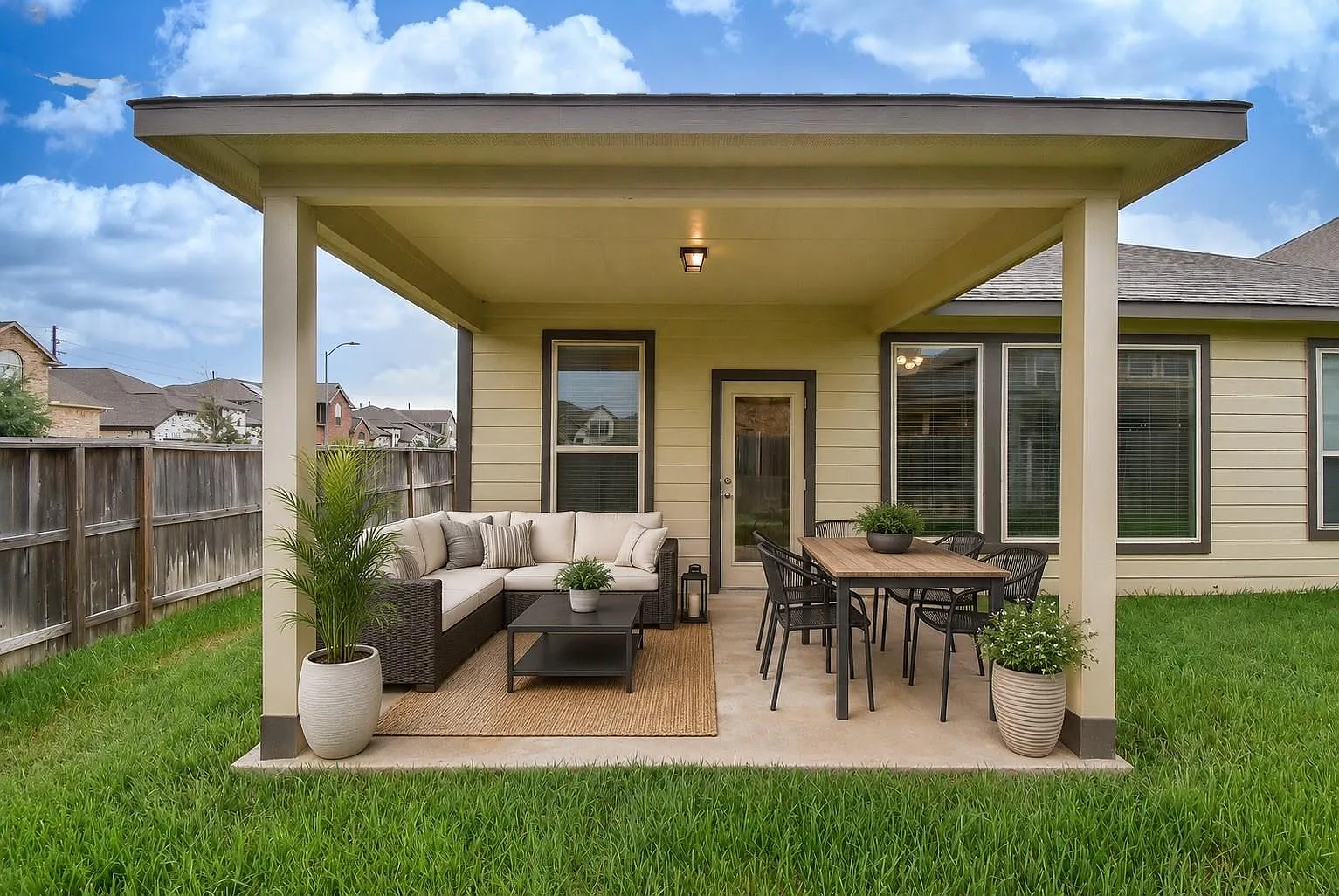 3 bed, 2.5 bath, 2246 sqft, $2,500 — Photo 3